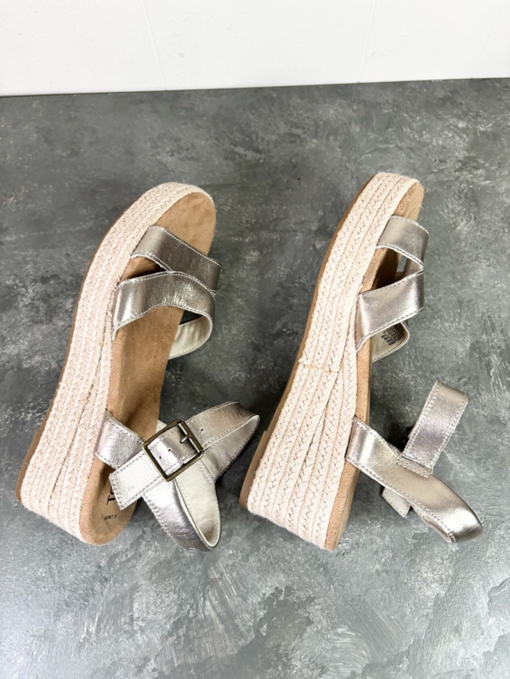 TOMS Aurdrey Espadrille Wedge Sandal size 7.5 metallic tan silver - Picture 11 of 12